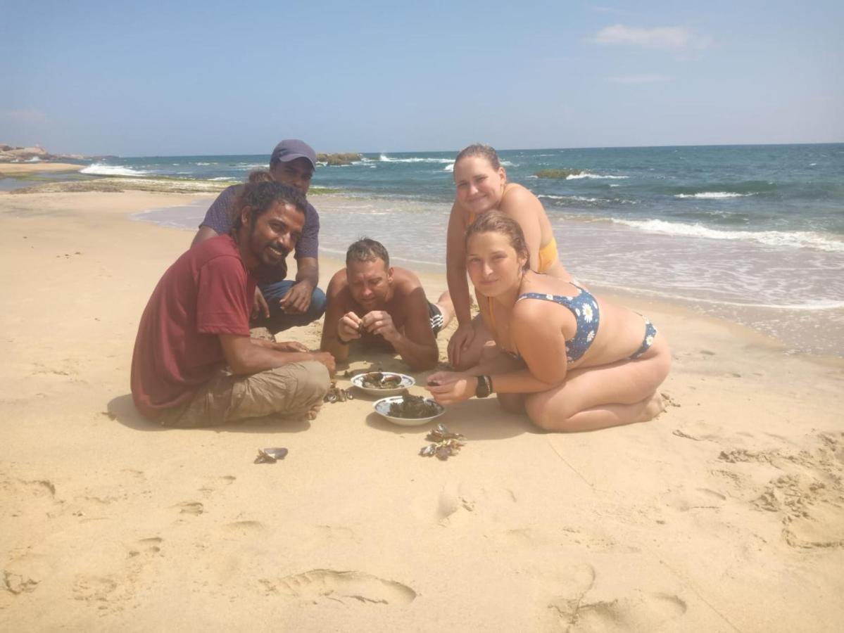 Beach Bungalow Yala Kirinda  Bagian luar foto