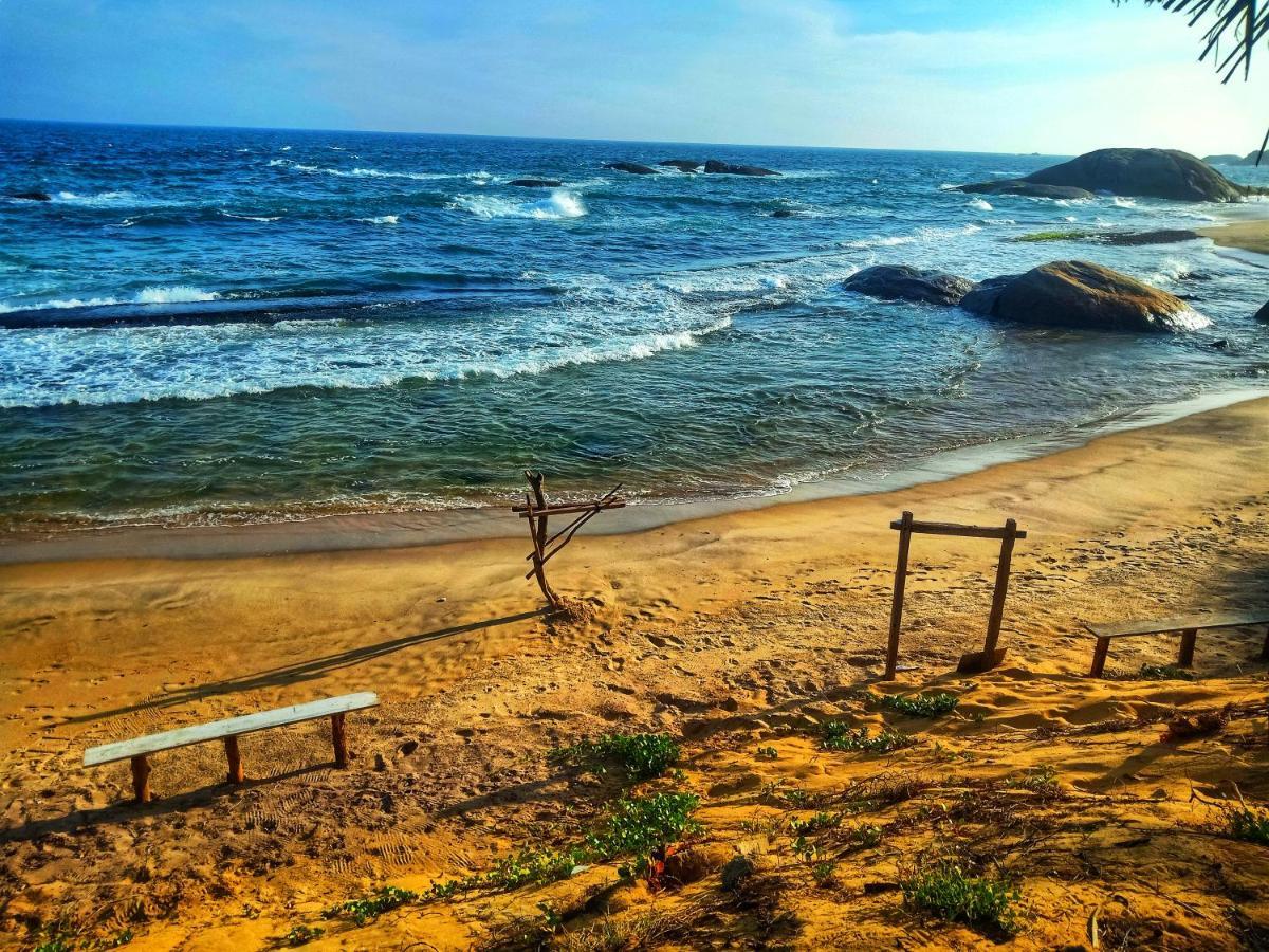 Beach Bungalow Yala Kirinda  Bagian luar foto