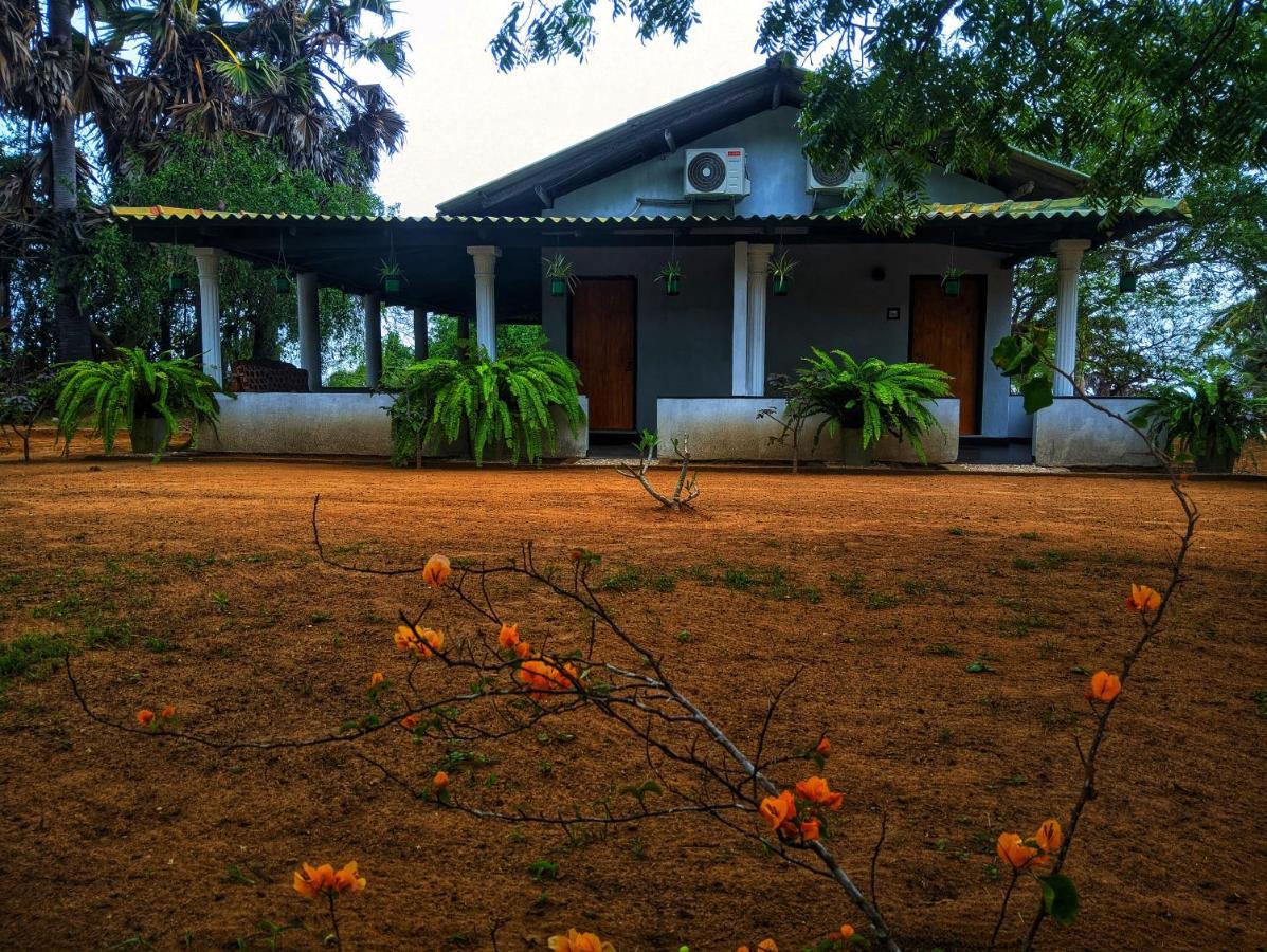 Beach Bungalow Yala Kirinda  Bagian luar foto