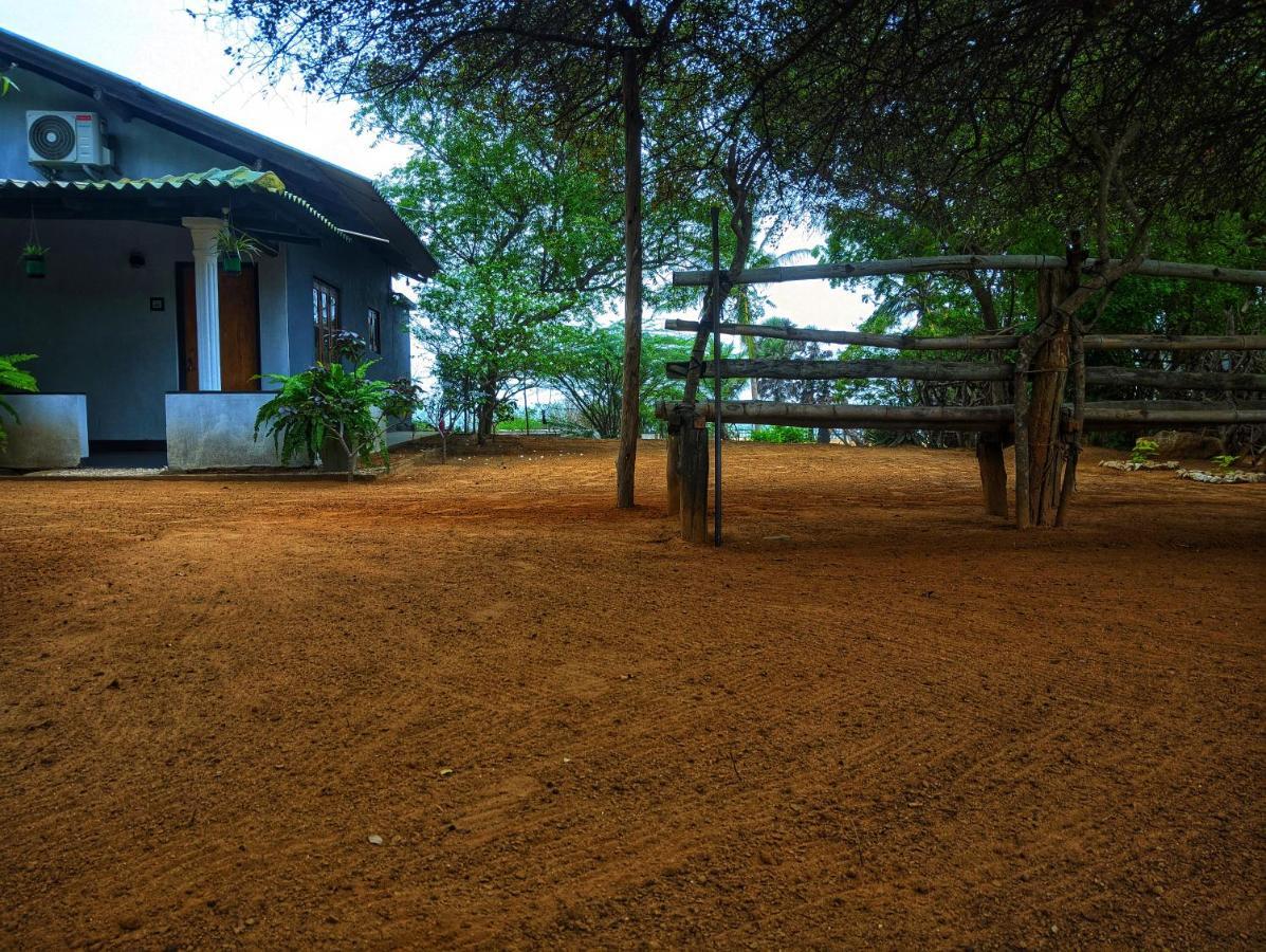 Beach Bungalow Yala Kirinda  Bagian luar foto