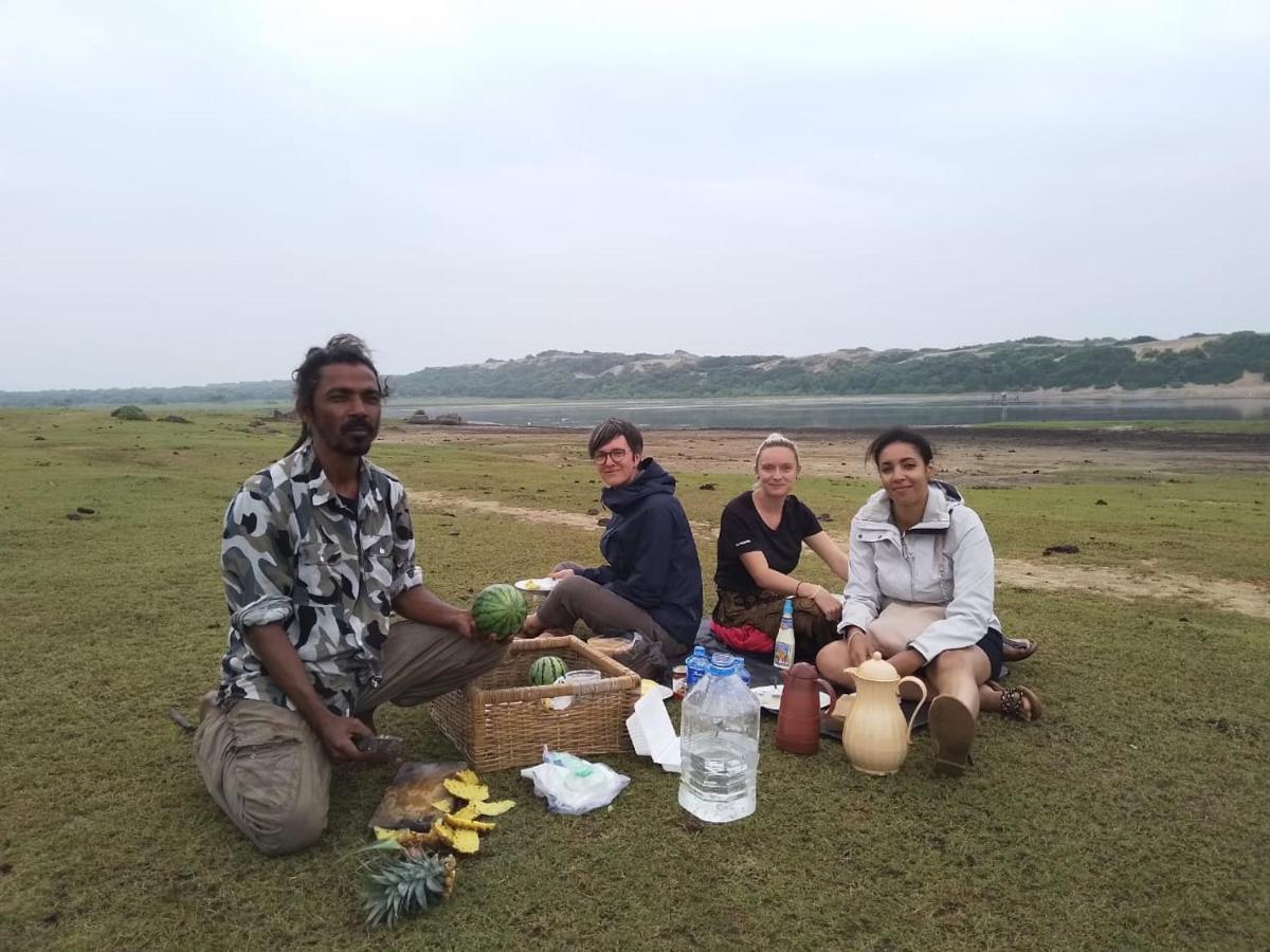 Beach Bungalow Yala Kirinda  Bagian luar foto