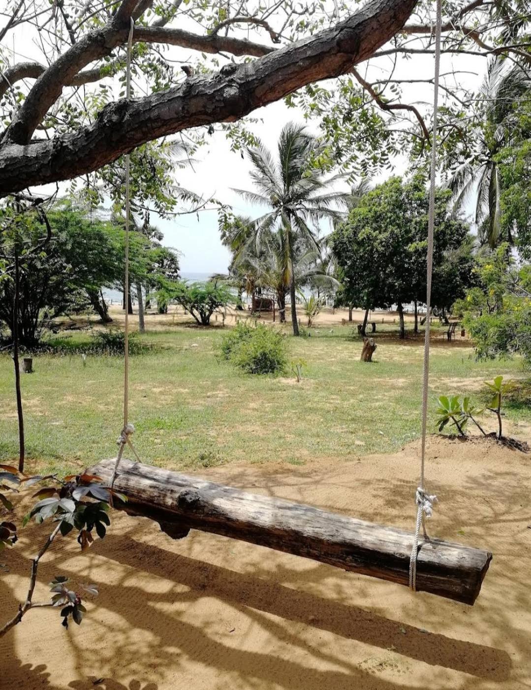 Beach Bungalow Yala Kirinda  Bagian luar foto